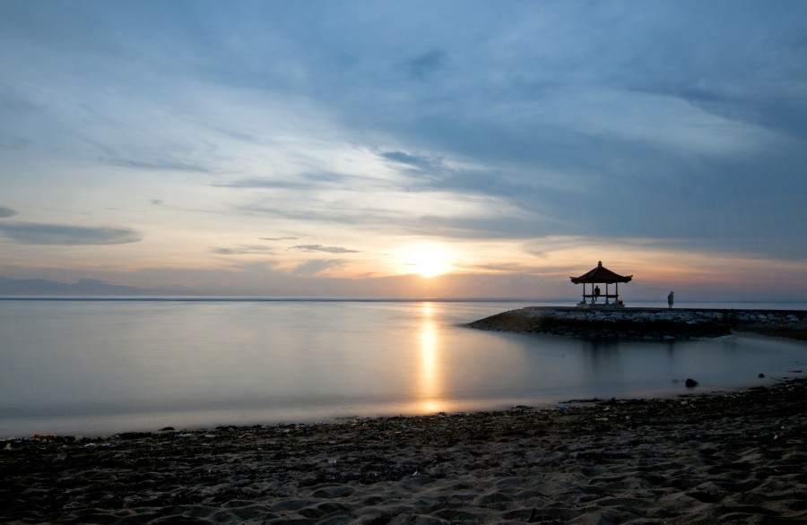 11. Sanur Beach : plage familiale paisible avec vue sur le lever du soleil