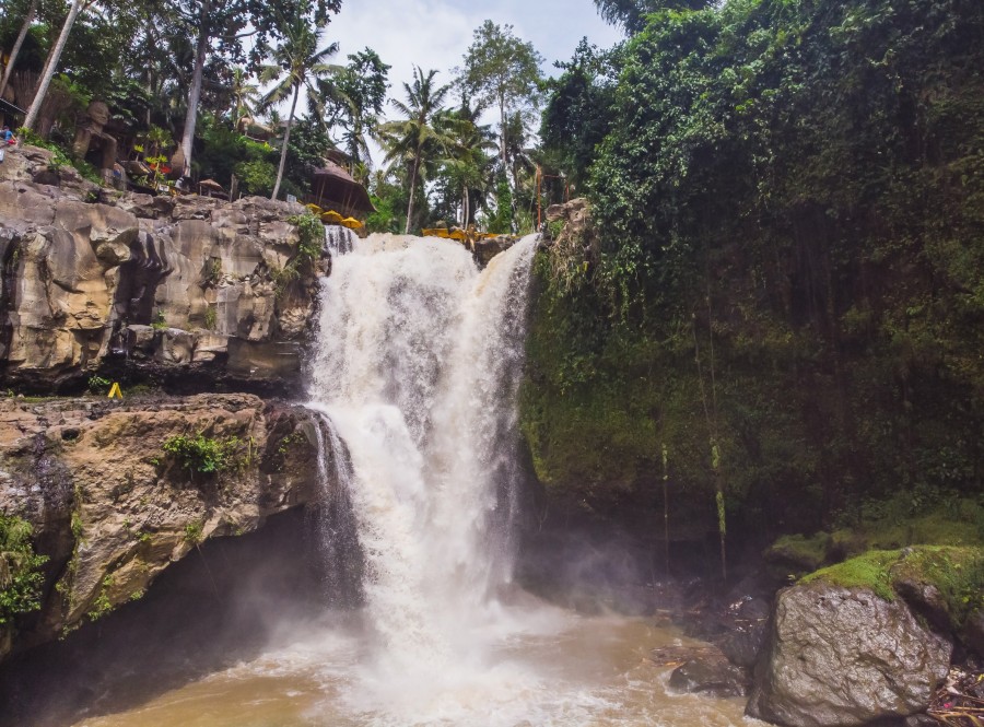 5. Une baignade aux Chutes de Tegenungan