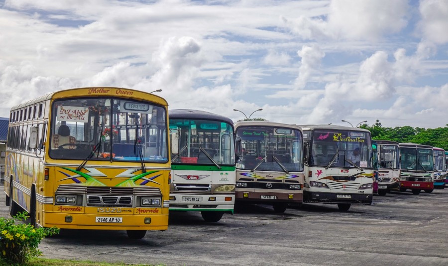 Comment se déplacer en bus entre les différentes villes de l'île Maurice ?